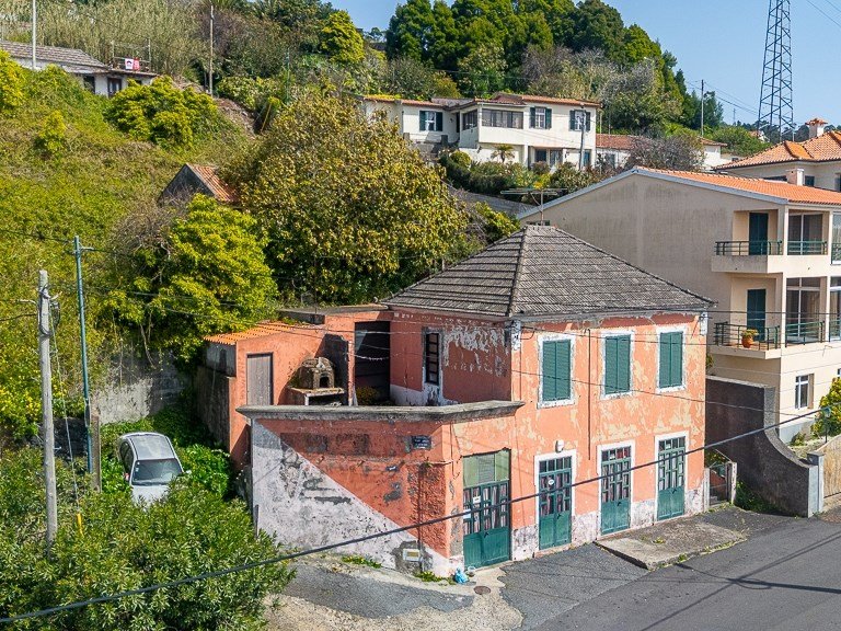 Villa for Sale in Funchal, Ilha Da Madeira, Portugal 2