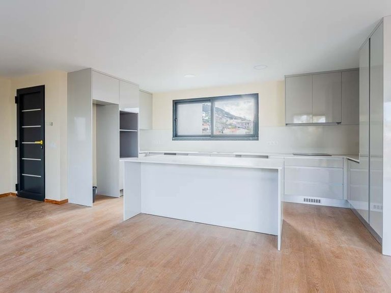 Apartment for Sale in Funchal, Ilha Da Madeira, Portugal 9