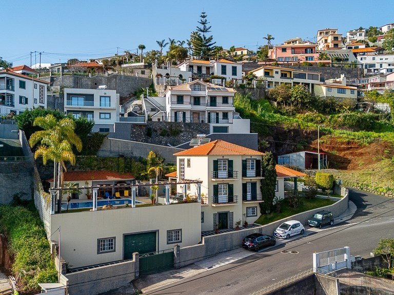 Villa for Sale in Funchal, Ilha Da Madeira, Portugal 3