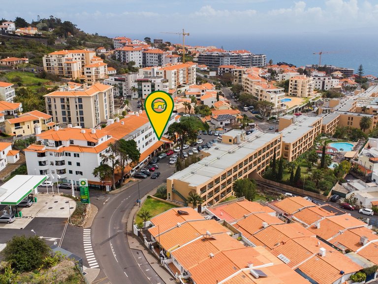Commercial for Sale in Santa Cruz, Ilha Da Madeira, Portugal 4