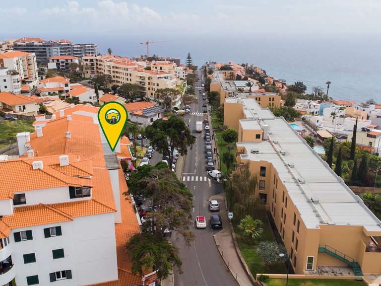 Commercial for Sale in Santa Cruz, Ilha Da Madeira, Portugal 3