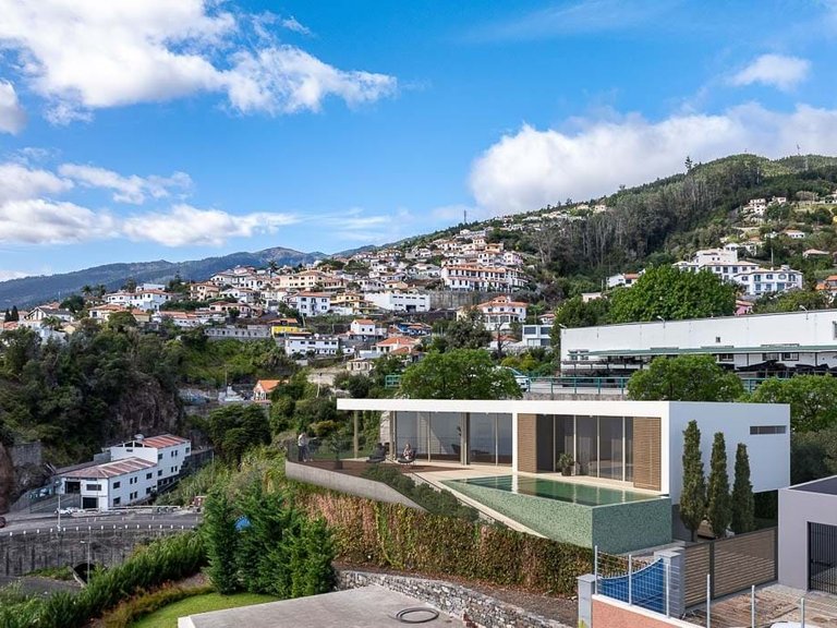 Villa for Sale in Funchal, Ilha Da Madeira, Portugal 6