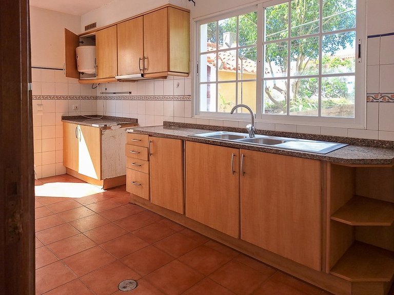 Villa for Sale in Funchal, Ilha Da Madeira, Portugal 6