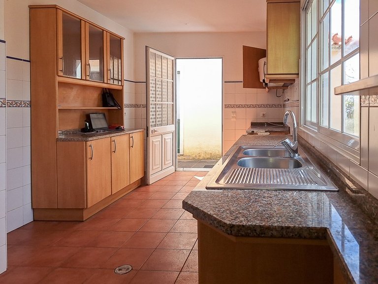 Villa for Sale in Funchal, Ilha Da Madeira, Portugal 7