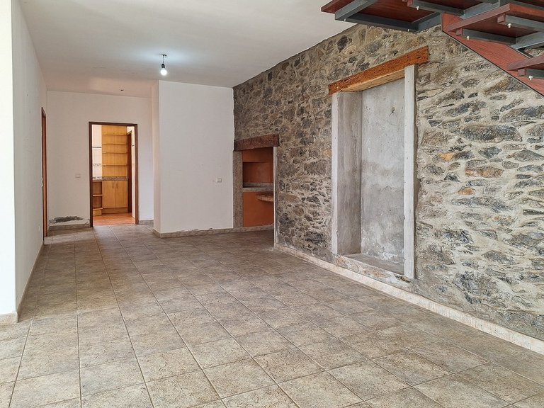 Villa for Sale in Funchal, Ilha Da Madeira, Portugal 4