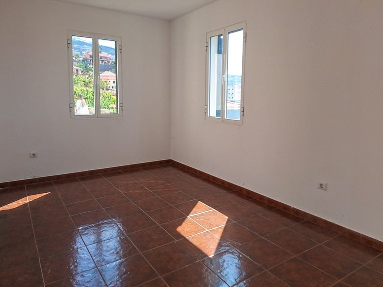 Villa for Sale in Funchal, Ilha Da Madeira, Portugal 13
