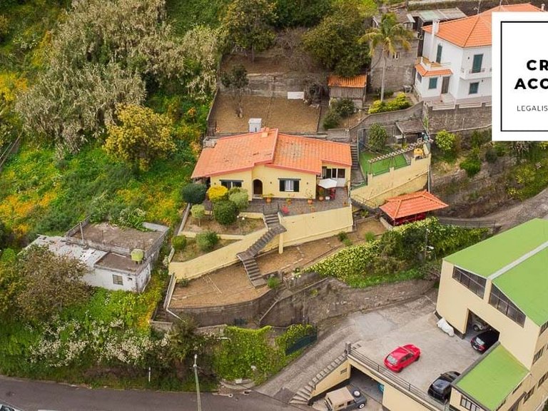Villa for Sale in Funchal, Ilha Da Madeira, Portugal 1