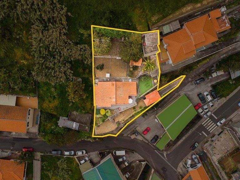 Villa for Sale in Funchal, Ilha Da Madeira, Portugal 3