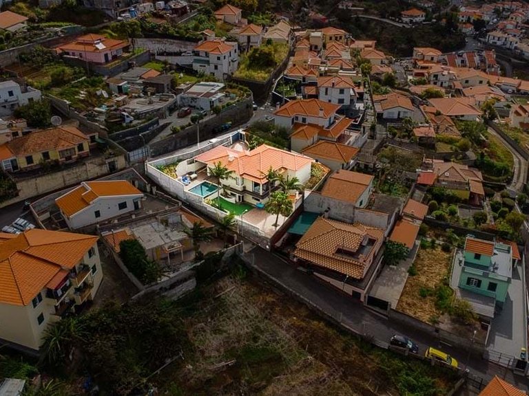 Villa for Sale in Funchal, Ilha Da Madeira, Portugal 9