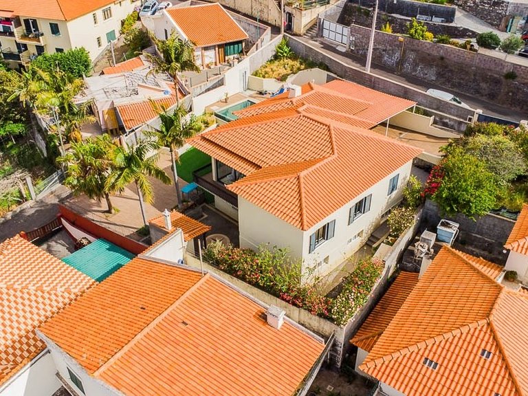 Villa for Sale in Funchal, Ilha Da Madeira, Portugal 7