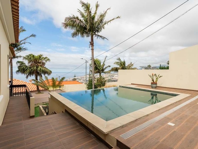 Villa for Sale in Funchal, Ilha Da Madeira, Portugal 13