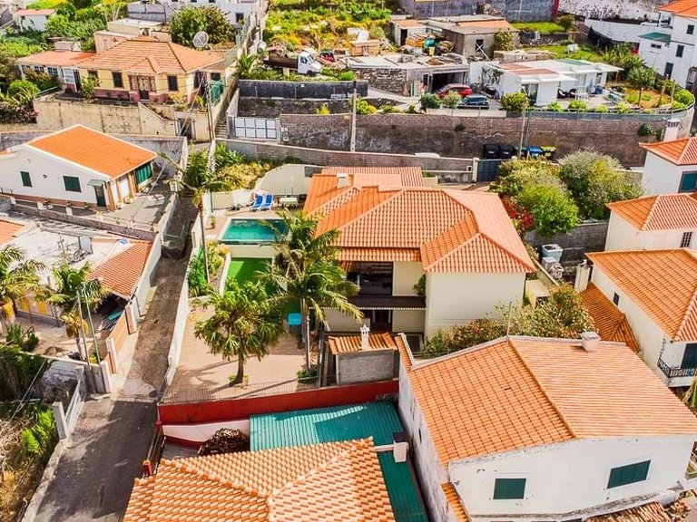 Villa for Sale in Funchal, Ilha Da Madeira, Portugal 8