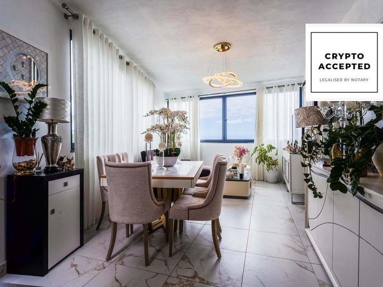 Villa for Sale in Funchal, Ilha Da Madeira, Portugal 1