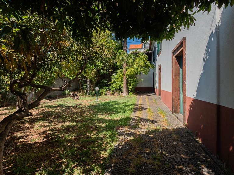 Villa for Sale in Funchal, Ilha Da Madeira, Portugal 6