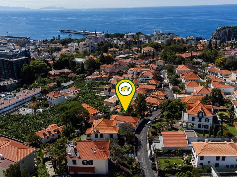 Villa for Sale in Funchal, Ilha Da Madeira, Portugal 2