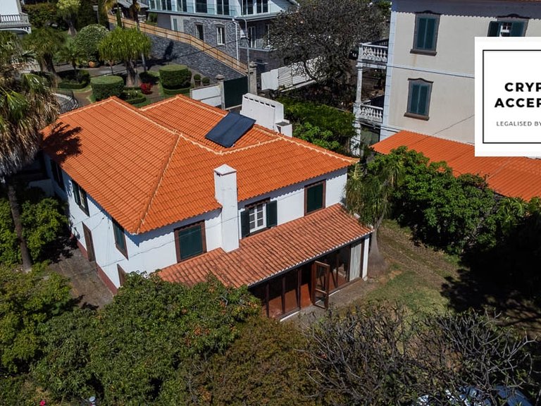 Villa for Sale in Funchal, Ilha Da Madeira, Portugal 1