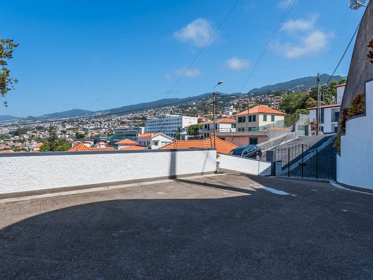 Villa for Sale in Funchal, Ilha Da Madeira, Portugal 27