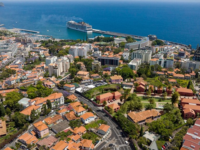 Apartment for Sale in Funchal, Ilha Da Madeira, Portugal 2