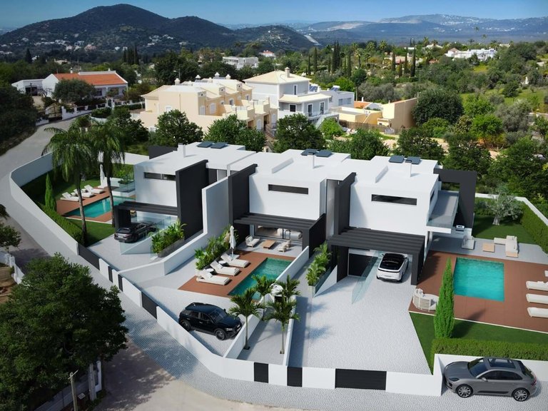 Villa for Sale in Loulé, Algarve, Portugal 8