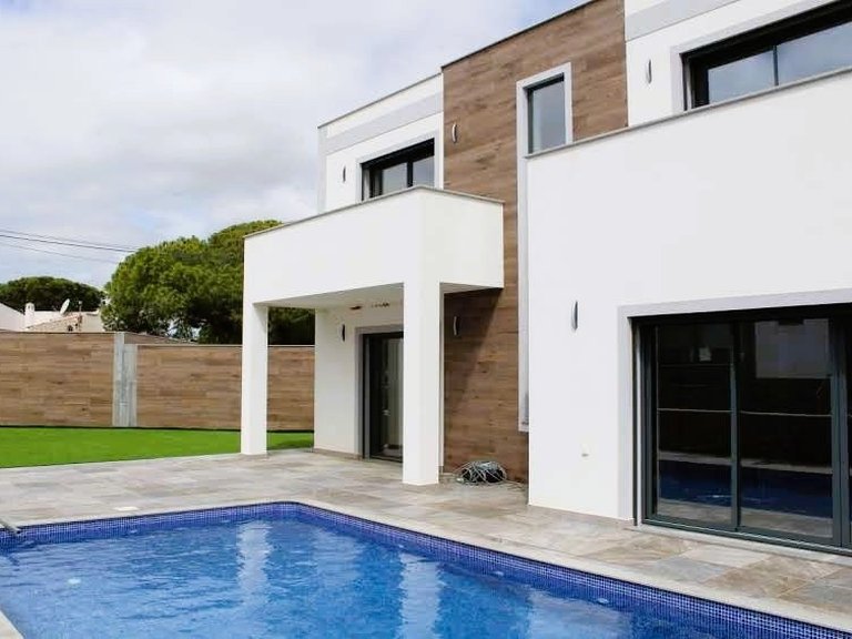 Villa for Sale in Albufeira, Algarve, Portugal 2