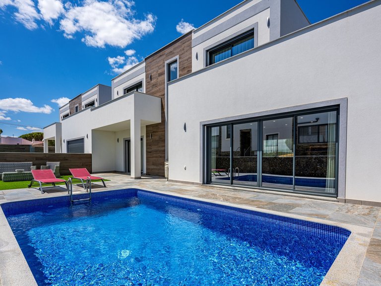 Villa for Sale in Albufeira, Algarve, Portugal 2