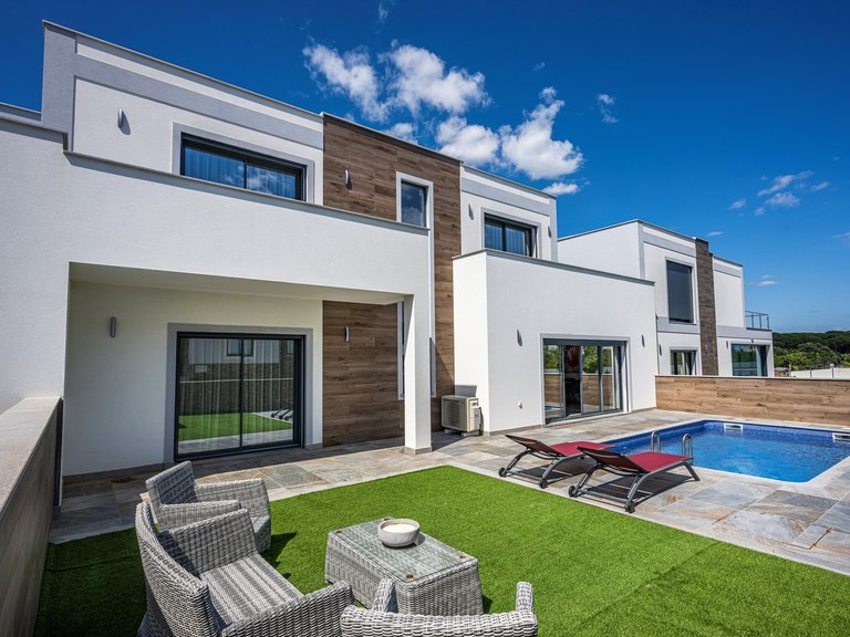 Villa for Sale in Albufeira, Algarve, Portugal 1