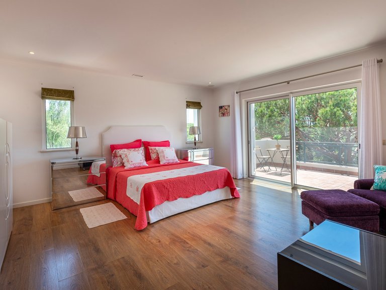 Villa for Sale in Loulé, Algarve, Portugal 18