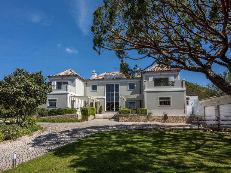 Villa for Sale in Loulé, Algarve, Portugal 2