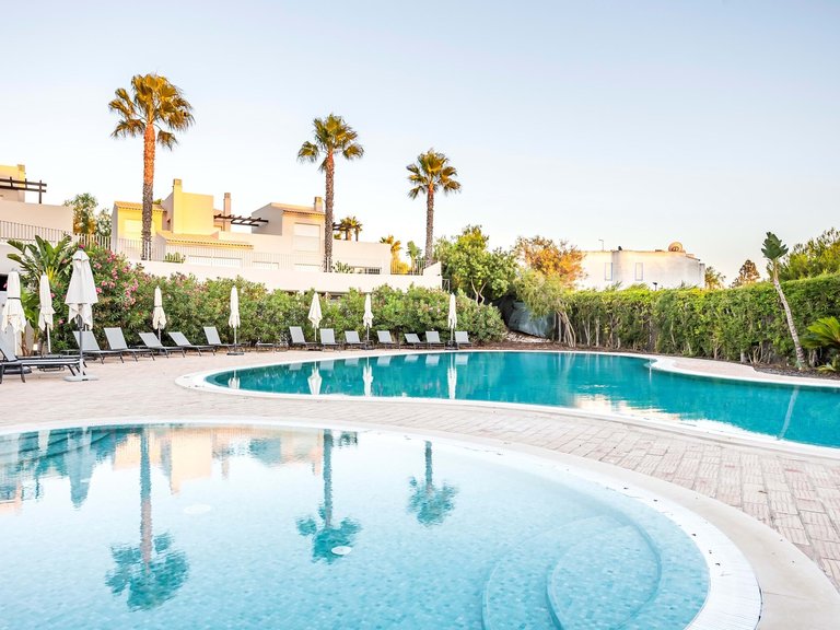 Villa for Sale in Lagoa, Algarve, Portugal 2