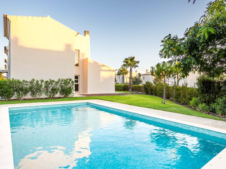 Villa for Sale in Lagoa, Algarve, Portugal 4