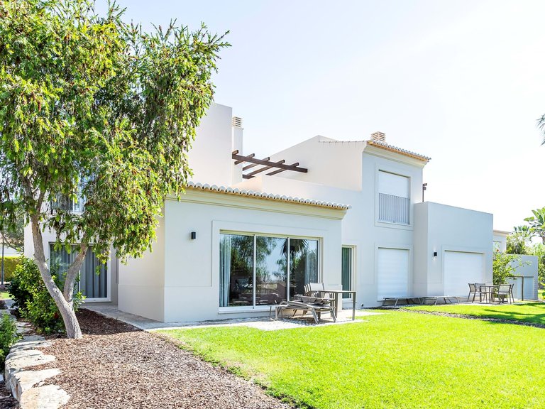 Villa for Sale in Lagoa, Algarve, Portugal 8