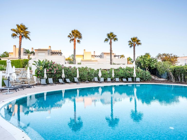 Villa for Sale in Lagoa, Algarve, Portugal 1