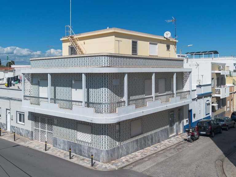 Villa for Sale in Olhão, Algarve, Portugal 1
