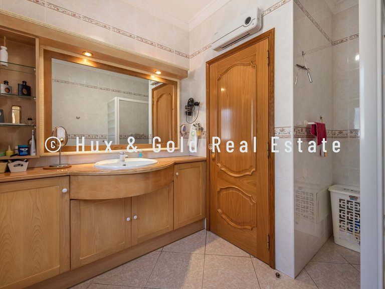 Villa for Sale in Loulé, Algarve, Portugal 7