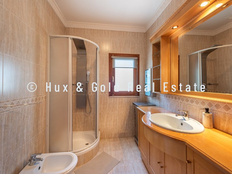 Villa for Sale in Loulé, Algarve, Portugal 9