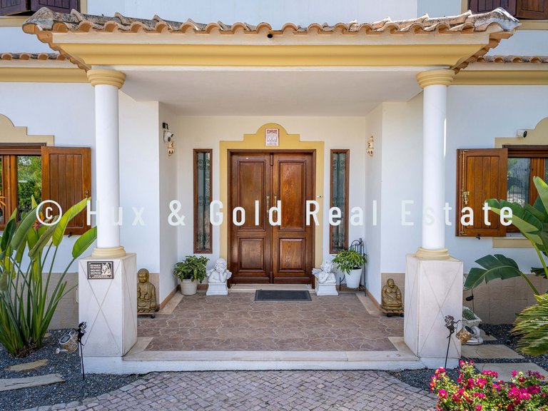 Villa for Sale in Loulé, Algarve, Portugal 17