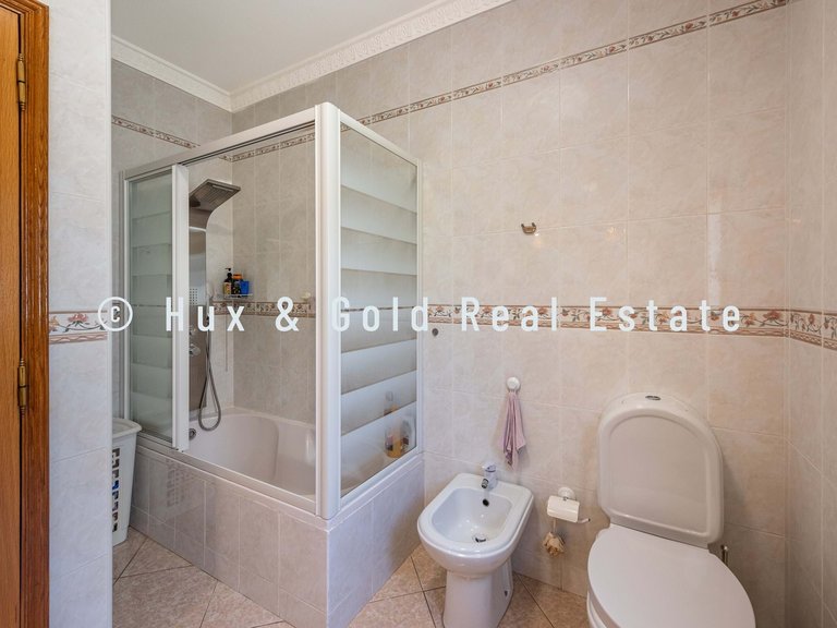 Villa for Sale in Loulé, Algarve, Portugal 8