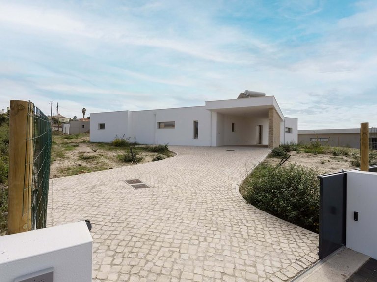 Villa for Sale in Caldas Da Rainha, Leiria, Portugal 16