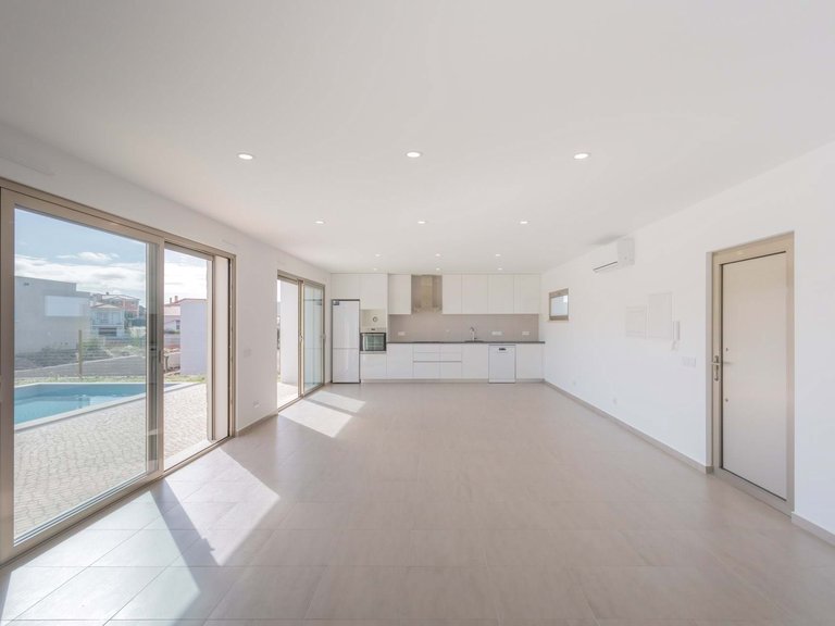 Villa for Sale in Caldas Da Rainha, Leiria, Portugal 3