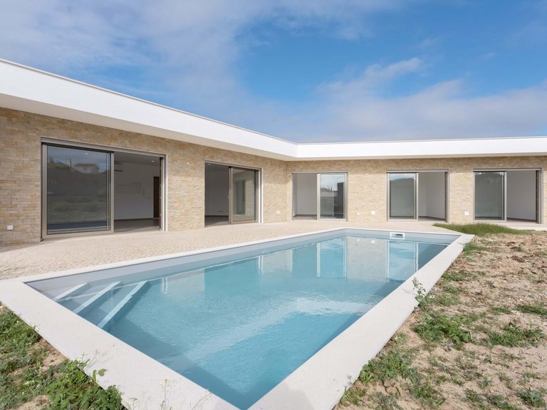 Villa for Sale in Caldas Da Rainha, Leiria, Portugal 1