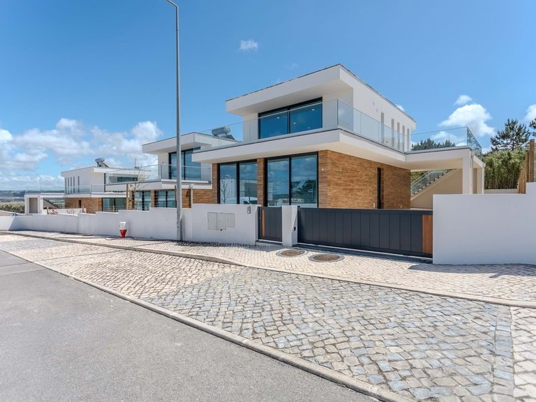 Villa for Sale in Caldas Da Rainha, Leiria, Portugal 1