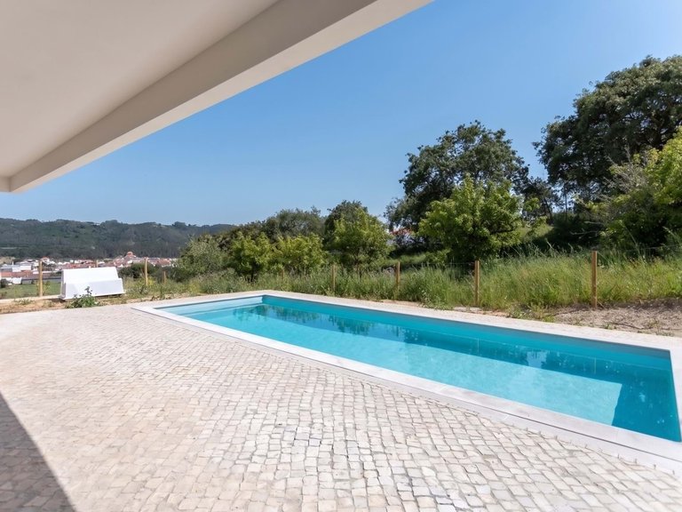Villa for Sale in Nazaré, Leiria, Portugal 2