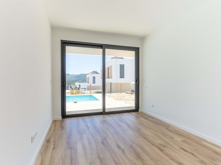 Villa for Sale in Nazaré, Leiria, Portugal 16