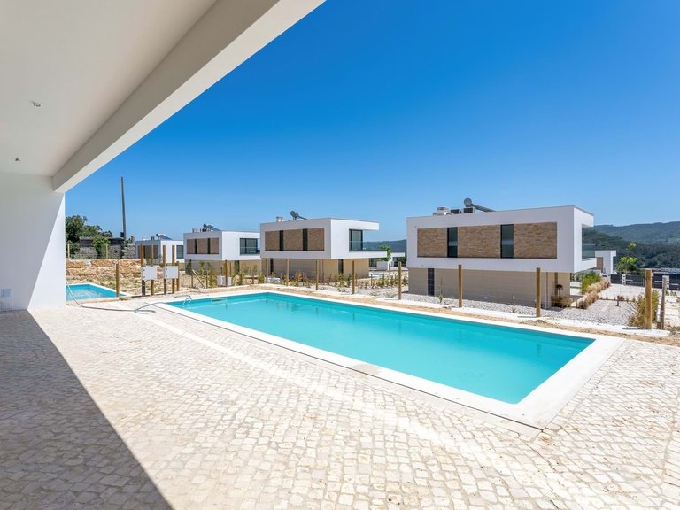 Villa for Sale in Nazaré, Leiria, Portugal 4