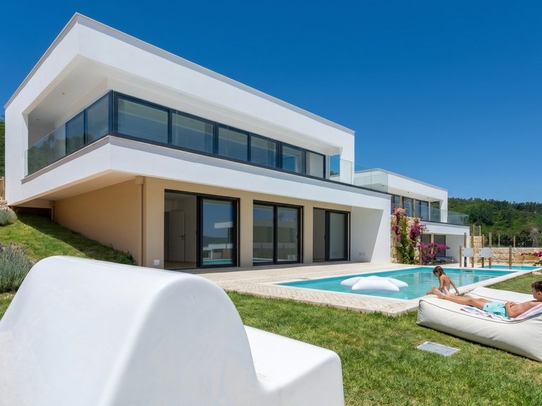 Villa for Sale in Nazaré, Leiria, Portugal 1