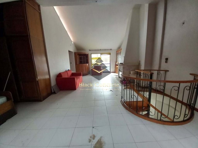 Apartment for Sale in Almada, Setúbal 34