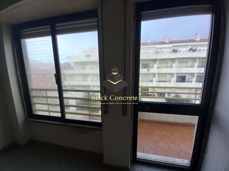 Apartment for Sale in Almada, Setúbal 23