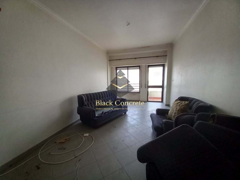 Apartment for Sale in Almada, Setúbal 22