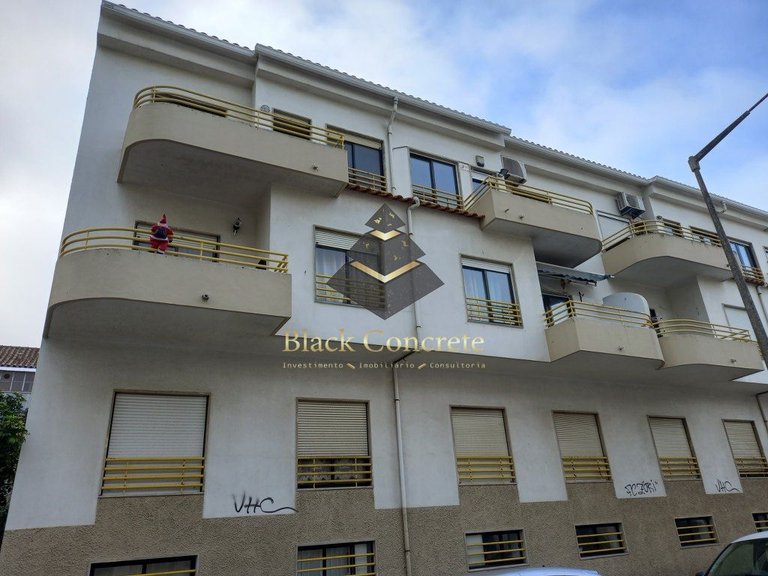 Apartment for Sale in Almada, Setúbal 1