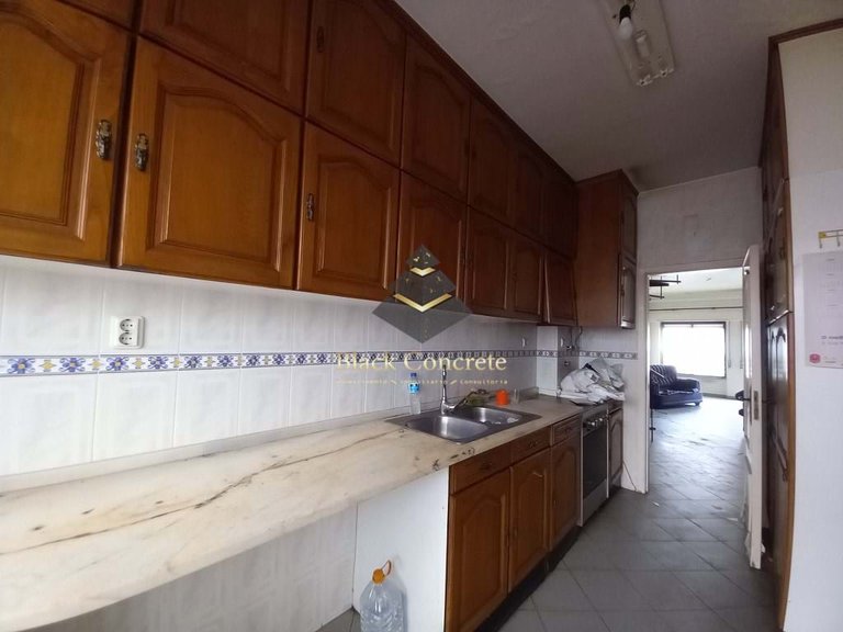 Apartment for Sale in Almada, Setúbal 32